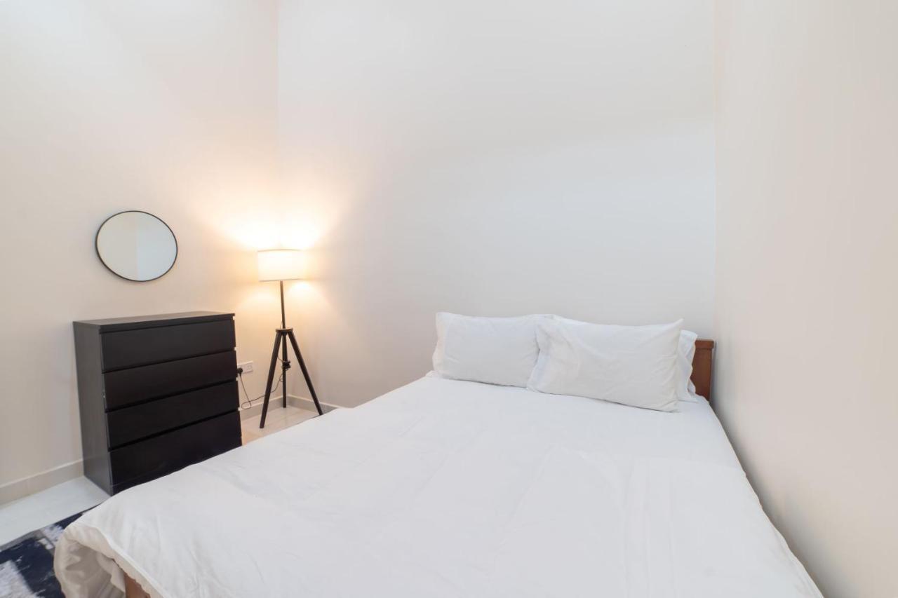 Hilmera Guesthouse Куантан Екстериор снимка