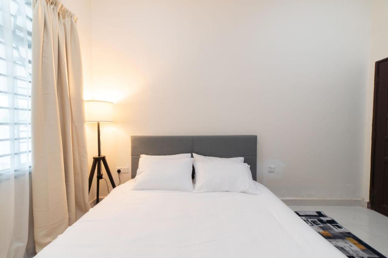 Hilmera Guesthouse Куантан Екстериор снимка