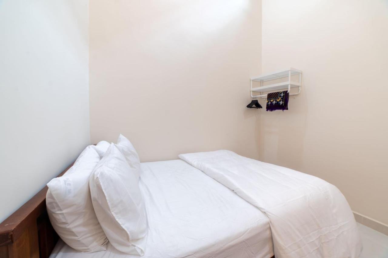 Hilmera Guesthouse Куантан Екстериор снимка
